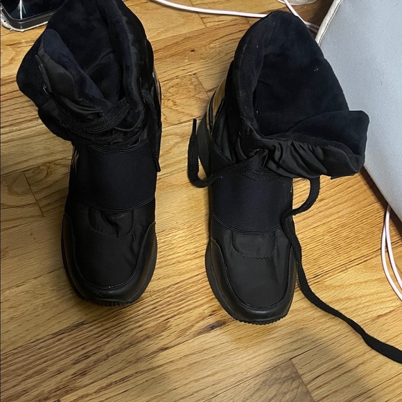 KORS Michael Kors Black Winter Boots - Picture 1 of 5